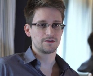 Edward Snowden NSA spy scandal 300x243 Snowden: pärast 9/11 loobus meedia oma valvekoera rollist