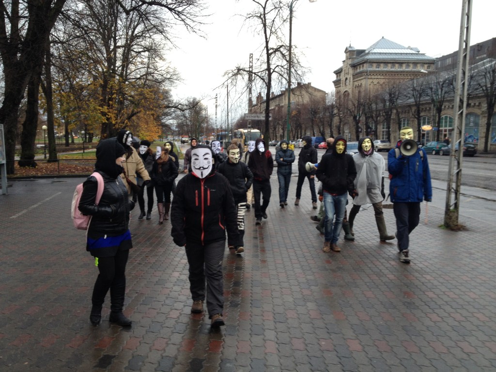 IMG 4133 1024x768 Foto: Jutaan Masked march di Tallinn dan tempat lain di dunia