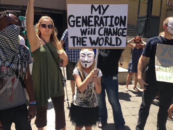  Foto: Masked Millionaire march di Tallinn dan tempat lain di dunia