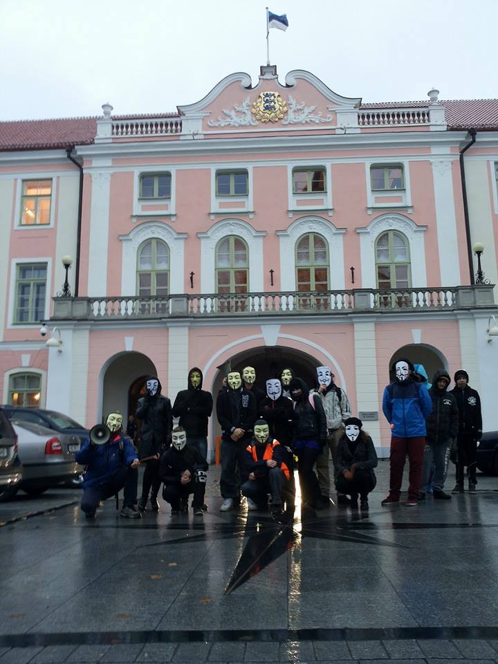 Toompea Gallery: Masked Jutaan march di Tallinn dan tempat lain di dunia