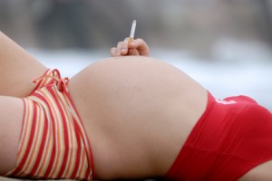 pregnant-woman-smoking